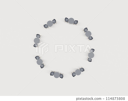 從正上方看，椅子和桌子排列成圓圈 114873808