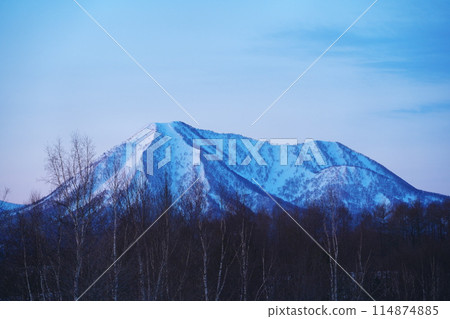 Winter in Kyogoku-cho, Abuta-gun, Hokkaido: View of Mt. Shiribetsu bathed in the morning sun from Boyo-no-Oka Winter in Kyogoku-cho, Abuta-gun, Hokkaido: View of Mt. Shiribetsu bathed in the morning sun from Boyo-no-Oka 114874885
