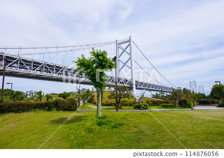 從吉島停車場看到的瀨戶大橋（主要是南備三瀨戶大橋和北備三瀨戶大橋） 114876056