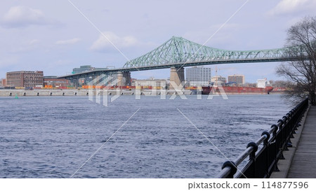 Jacques-Cartier Bridge in Montreal - travel photography 114877596