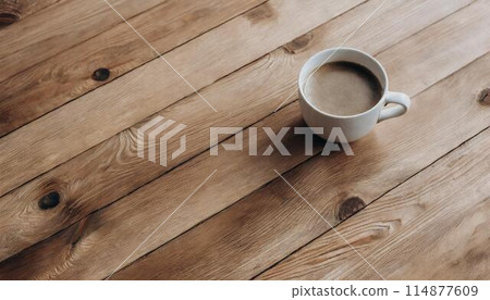 Wooden table and coffee cup 114877609