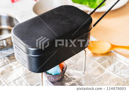 使用固體燃料煮飯 114878003