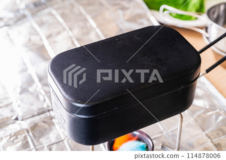 使用固體燃料煮飯 使用固體燃料煮飯 114878006