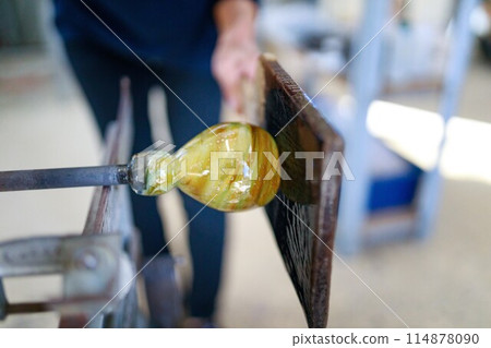 Blown glass production scene 114878090