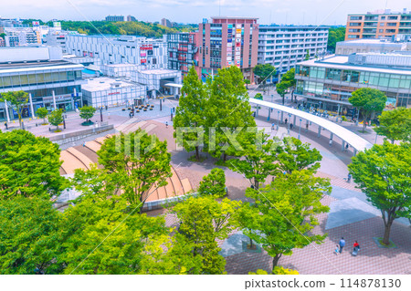 日本橫濱市容中央南站前的地鐵景觀被新綠覆蓋=5月23日 日本橫濱市容中央南站前的地鐵景觀被新綠覆蓋=5月23日 114878130