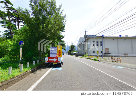 Caution signs for road cleaning work 114878765