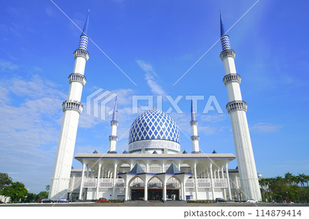 Sultan Salahuddin Abdul Aziz Mosque, Shah Alam, Malaysia 114879414