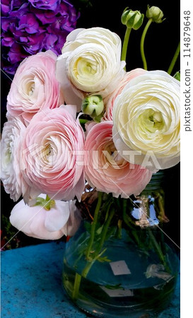 Natural bouquet of pink roses Natural bouquet of pink roses 114879648