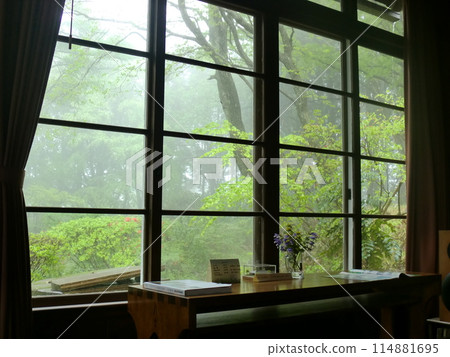 Window side Window side 114881695