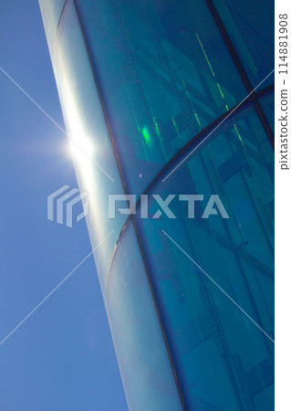Glass and steel - mirrored facade of modern office building 114881908