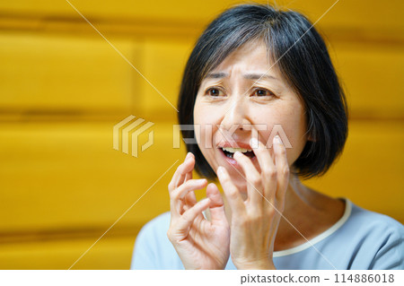 害怕的中年婦女 114886018