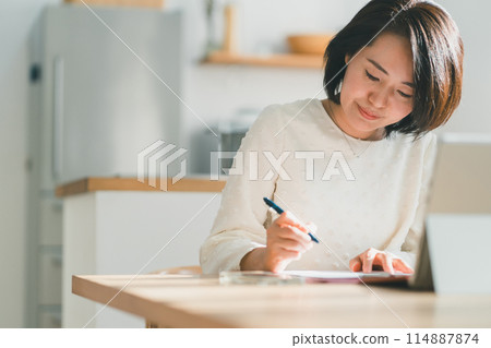 女生 女孩 女性 114887874