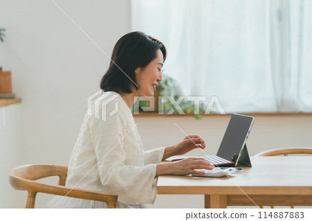 女生 女孩 女性 114887883