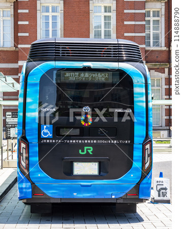 JR Takeshiba Hydrogen Shuttle Bus 在東京站丸之內南口停靠 [零碳挑戰 2050] 114888790