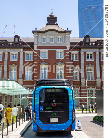 JR Takeshiba Hydrogen Shuttle Bus 在東京站丸之內南口停靠 [零碳挑戰 2050] 114888791