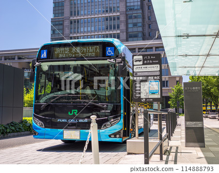 JR Takeshiba Hydrogen Shuttle Bus 在東京站丸之內南口停靠 [零碳挑戰 2050] 114888793