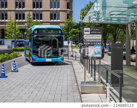 JR竹芝氫能接駁巴士抵達東京站丸之內南口【零碳挑戰2050】 114889113