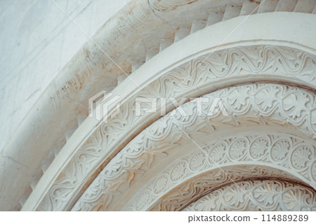 Satar arch stone in the old building Satar arch stone in the old building 114889289
