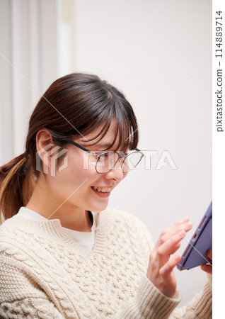 A woman who operates a tablet A woman who operates a tablet 114889714