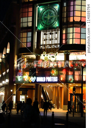 Night city lights 114889764