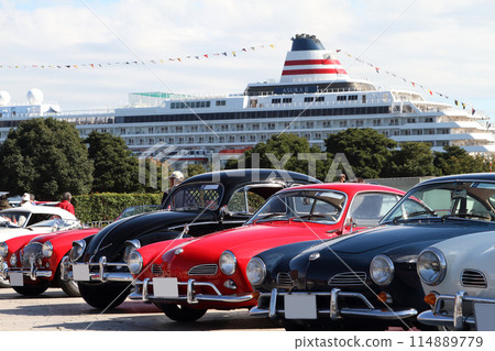 Classic cars and luxury cruise ships Classic cars and luxury cruise ships 114889779