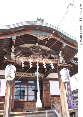 Early summer shrine 114890576