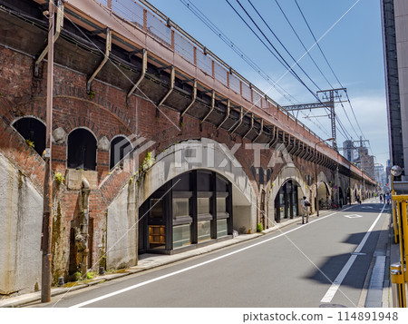 鐵路高架橋的磚塊保留了建造時的原樣 114891948