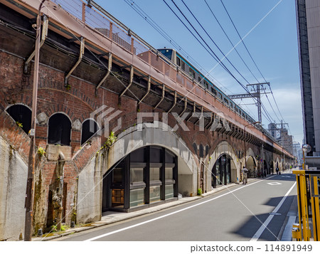鐵路高架橋的磚塊保留了建造時的原樣 114891949