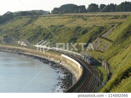 黃昏特快臥舖特快列車於清晨在函館本線運行。 114892066
