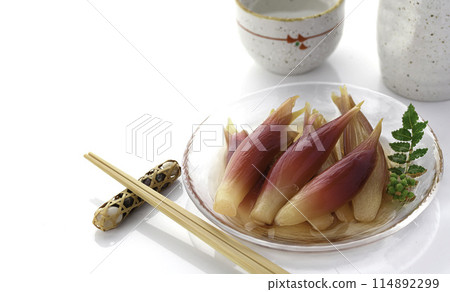 Refreshing and delicious! Pickled Japanese ginger in sweet vinegar (white background) Refreshing and delicious! Pickled Japanese ginger in sweet vinegar (white background) 114892299