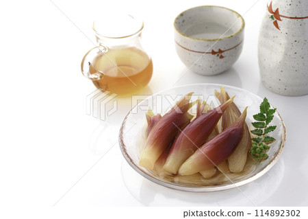 Refreshing and delicious! Pickled Japanese ginger in sweet vinegar (white background) Refreshing and delicious! Pickled Japanese ginger in sweet vinegar (white background) 114892302