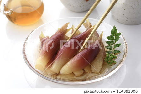 Refreshing and delicious! Pickled Japanese ginger in sweet vinegar (white background) Refreshing and delicious! Pickled Japanese ginger in sweet vinegar (white background) 114892306