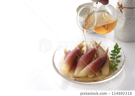 Refreshing and delicious! Pickled Japanese ginger in sweet vinegar (white background) 114892318