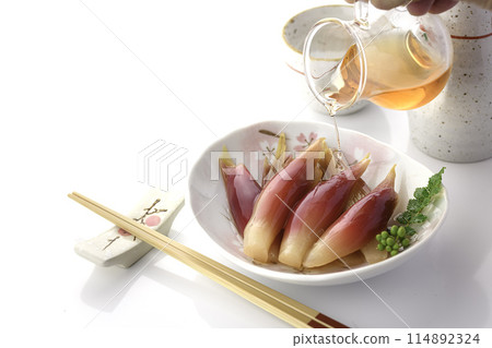 Refreshing and delicious! Pickled Japanese ginger in sweet vinegar (white background) 114892324