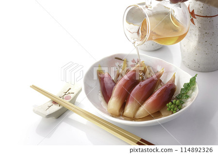 Refreshing and delicious! Pickled Japanese ginger in sweet vinegar (white background) 114892326