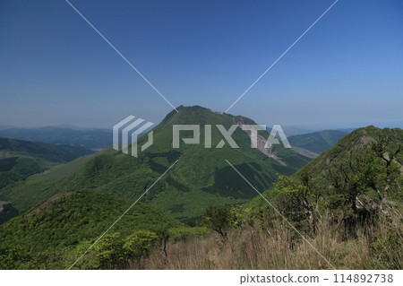 從鶴見岳看到的由布岳 從鶴見岳看到的由布岳 114892738