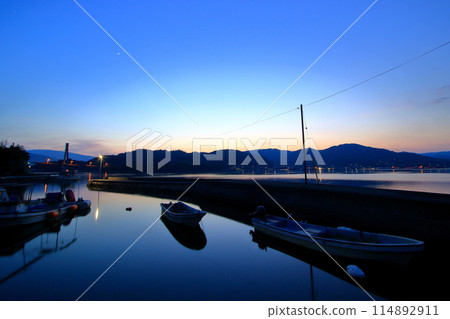 黃昏時的憂鬱小港口 114892911