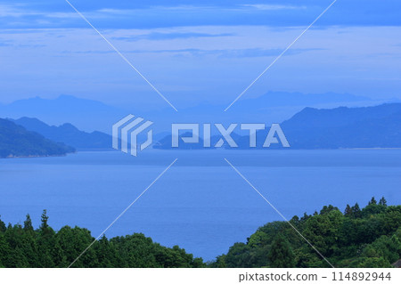 The Setouchi landscape seen from Oshiba Island resembles a watercolor painting The Setouchi landscape seen from Oshiba Island resembles a watercolor painting 114892944