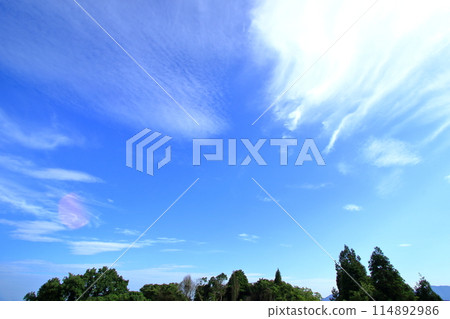 清新的藍天白雲 清新的藍天白雲 114892986