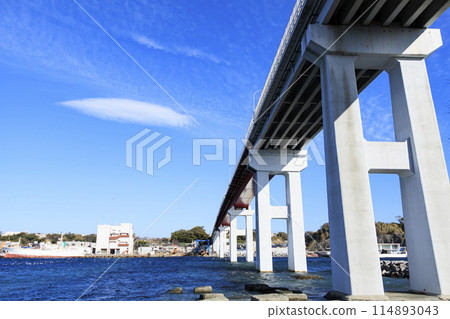 Jogashima Bridge and Misaki Fishing Port 114893043
