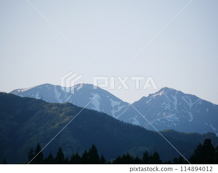 Snow-covered mountains Snow-covered mountains 114894012