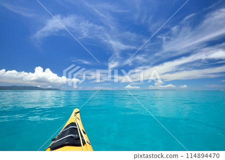 Sea kayaking, ocean and blue sky in Aragusuku Island, Okinawa Prefecture 114894470