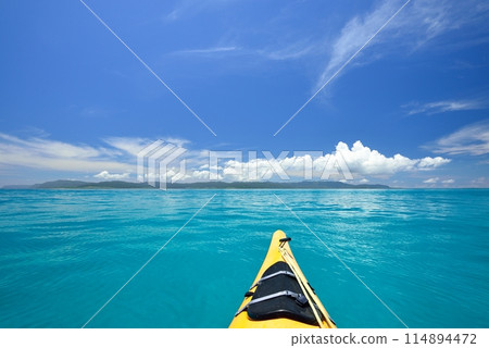 Sea kayaking, ocean and blue sky in Aragusuku Island, Okinawa Prefecture 114894472