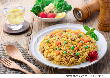 Dry curry Curry pilaf 114894485
