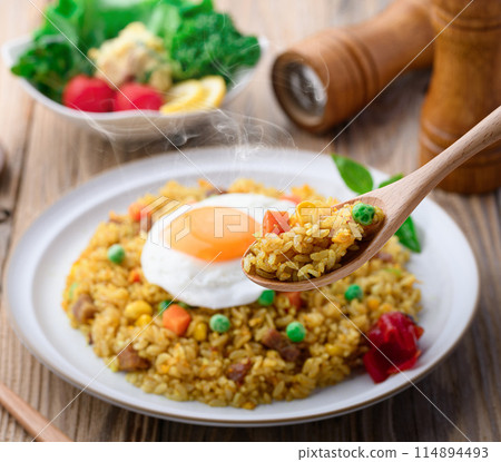 Dry curry Curry pilaf 114894493