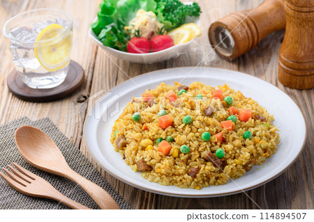 Dry curry Curry pilaf Dry curry Curry pilaf 114894507