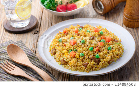 Dry curry Curry pilaf 114894508