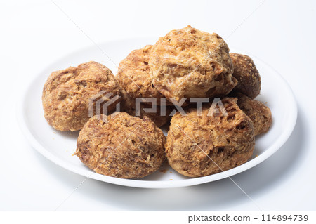 Deep fried popular indian snack food ooty varkey on a white plate on a white background. 114894739