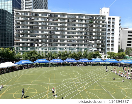 A sports day at an elementary school in Minato Ward A sports day at an elementary school in Minato Ward 114894887