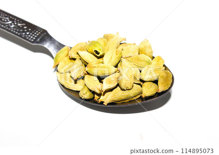 A picture of cardamom with selective focus A picture of cardamom with selective focus 114895073